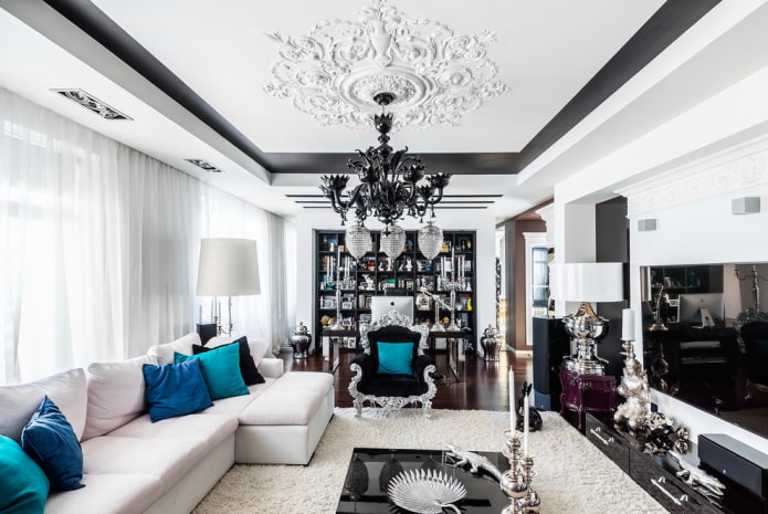 superficie del soffitto con stucco nel soggiorno