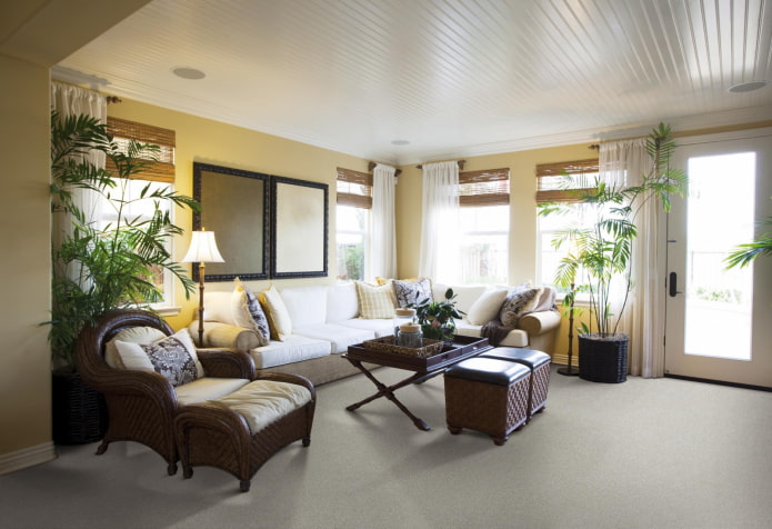 Pannelli per soffitto in PVC nel soggiorno