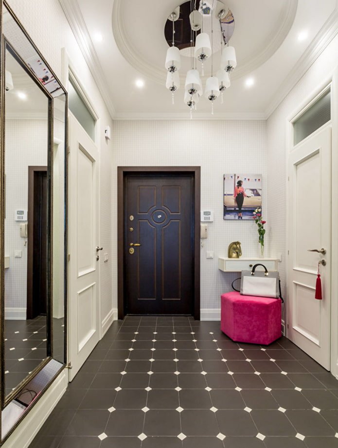 soffitto bianco nel corridoio