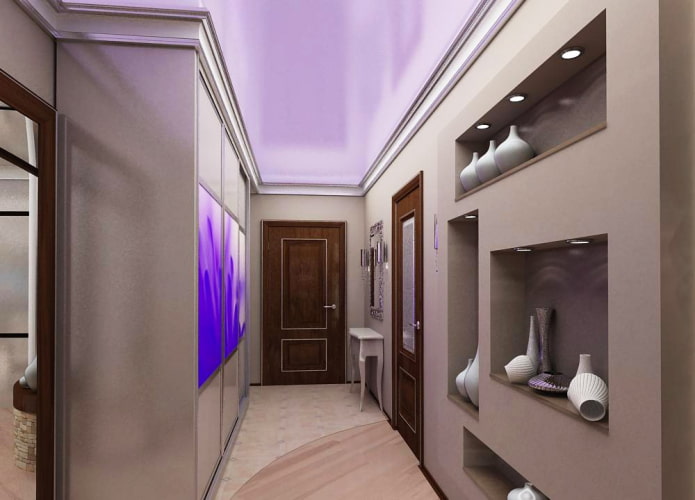 soffitto lilla nell'interno del corridoio