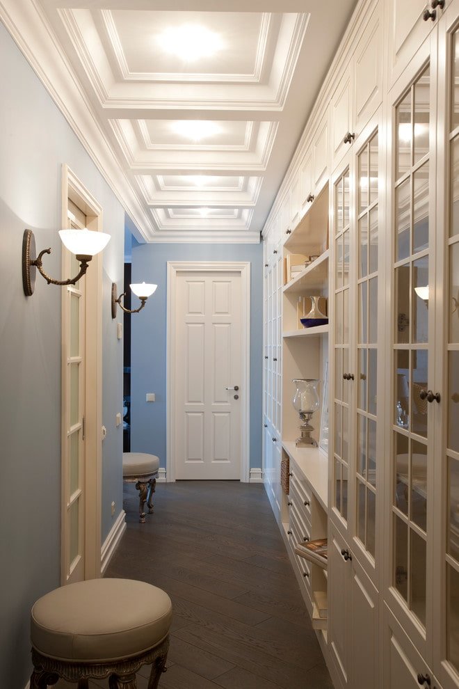 design del soffitto in un corridoio stretto
