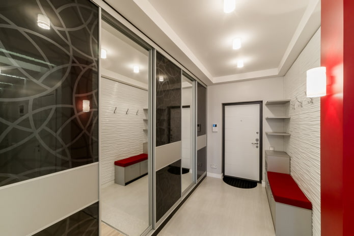 design del soffitto del corridoio in stile hi-tech