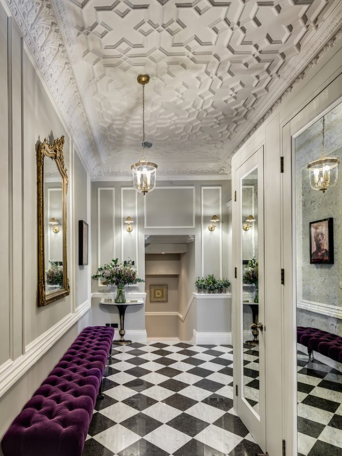stucco sul soffitto all'interno del corridoio