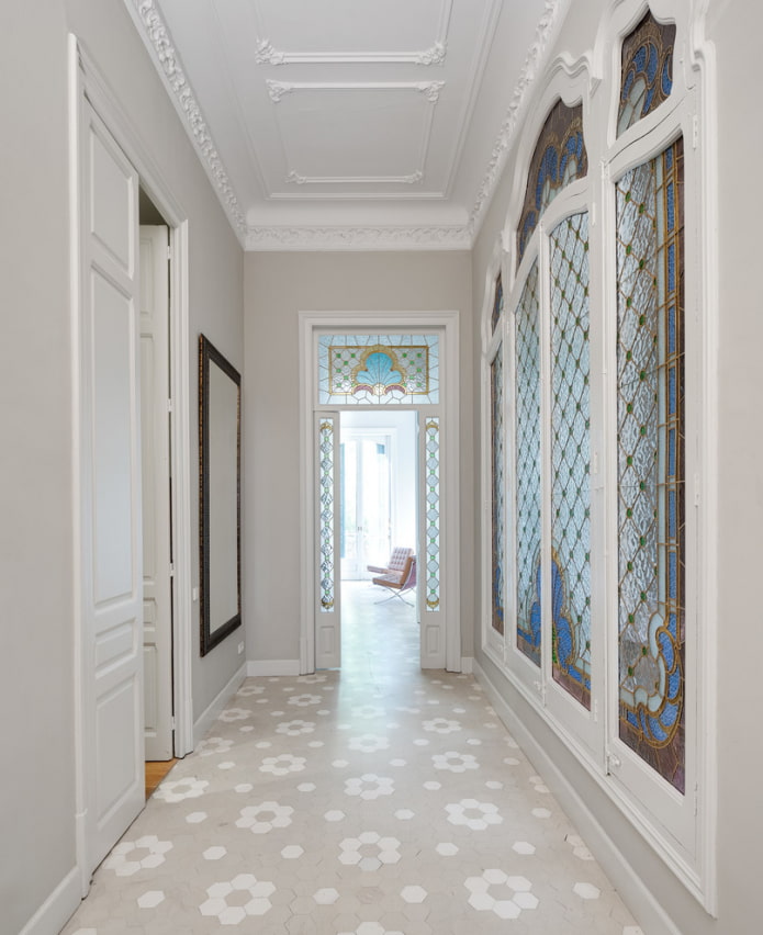 stucco sul soffitto all'interno del corridoio