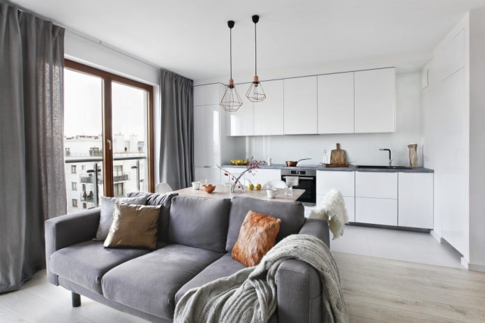 imbiancare il soffitto all'interno della cucina-soggiorno