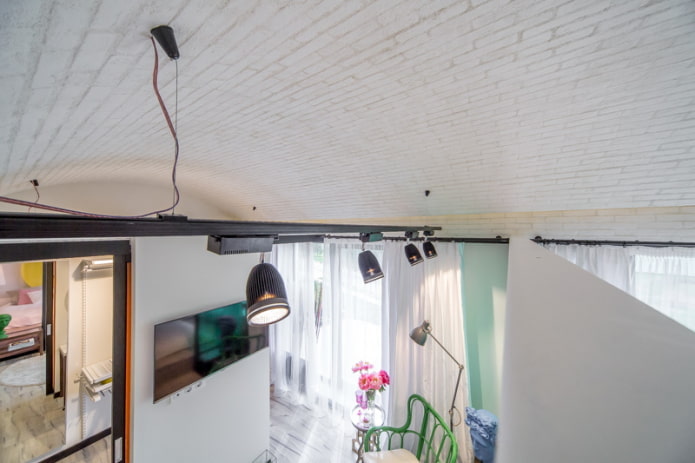 soffitto in mattoni bianchi