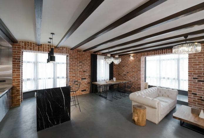 soffitto bianco con travi