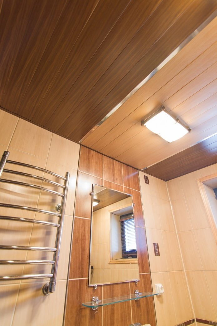 pannelli in plastica per soffitto del bagno