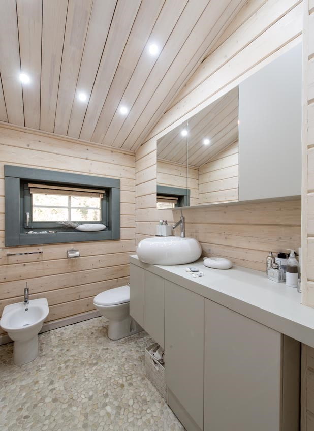 soffitto in legno nel bagno