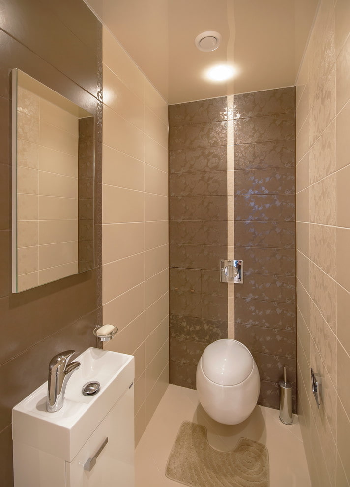 soffitto teso beige in bagno