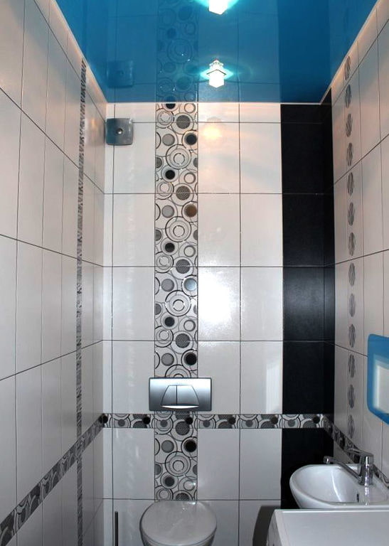 soffitto con texture lucida in bagno