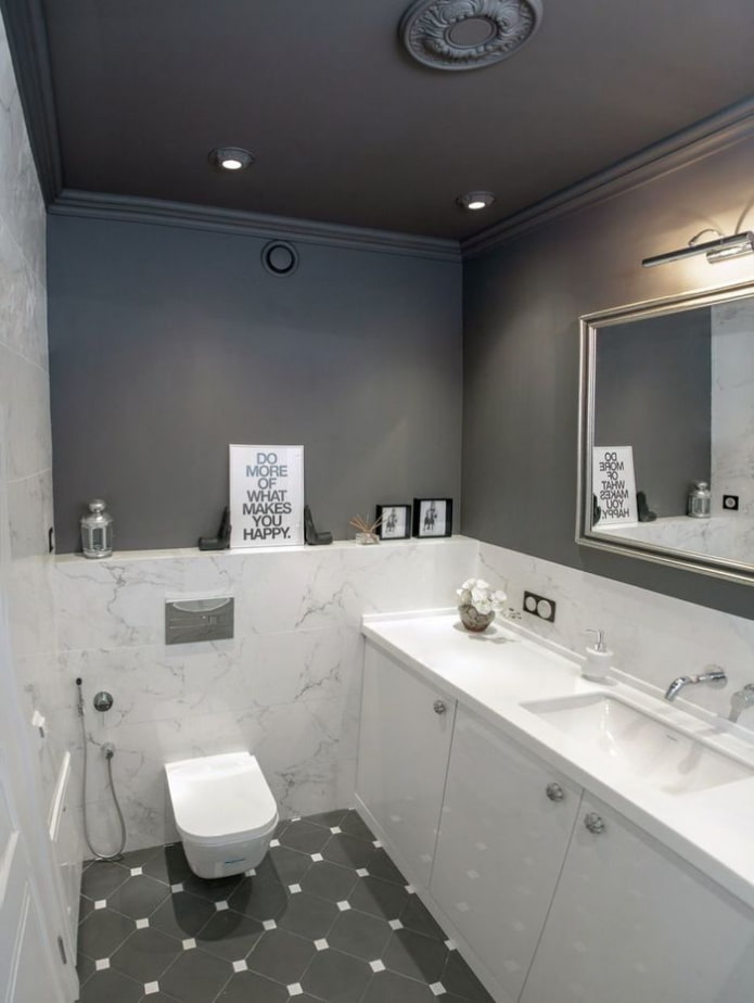 soffitto dipinto nel bagno