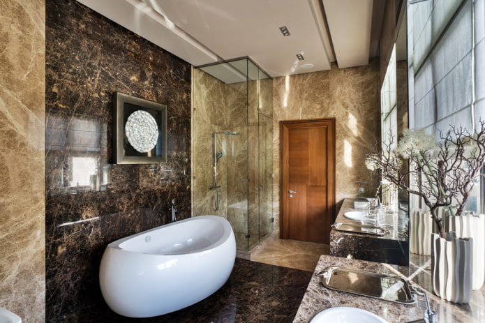 soffitto in cartongesso nell'interno del bagno