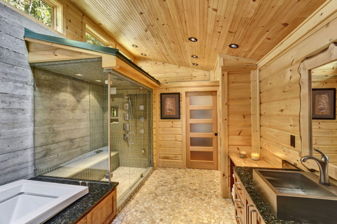 design del soffitto all'interno del bagno in una casa in legno