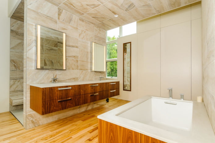 piastrelle in ceramica nell'interno del bagno