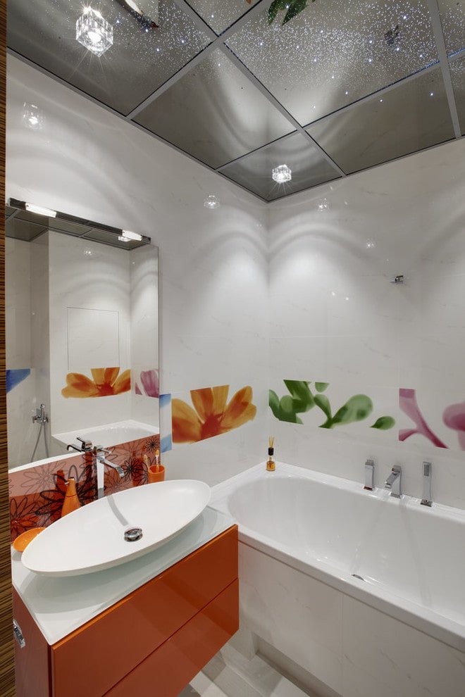 soffitto a cassetta nell'interno del bagno