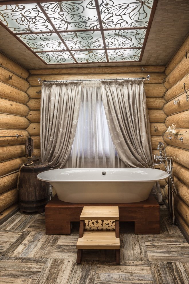 soffitto in vetro nell'interno del bagno