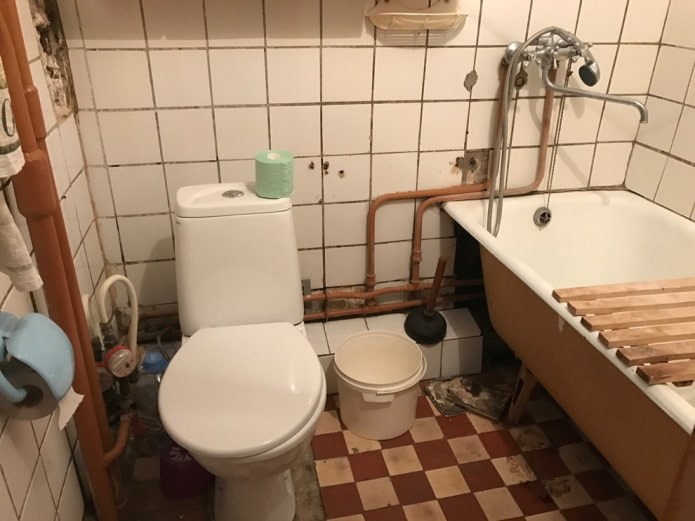 Bagno prima della ristrutturazione