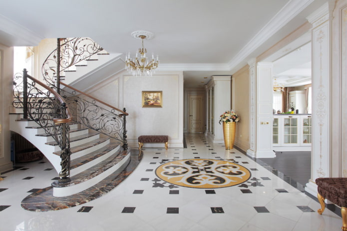 design classico per l'ingresso della casa