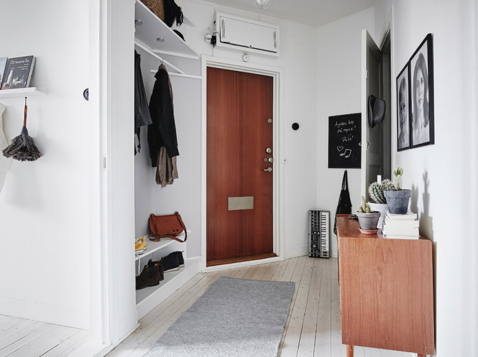 interno di un corridoio bianco in stile scandinavo