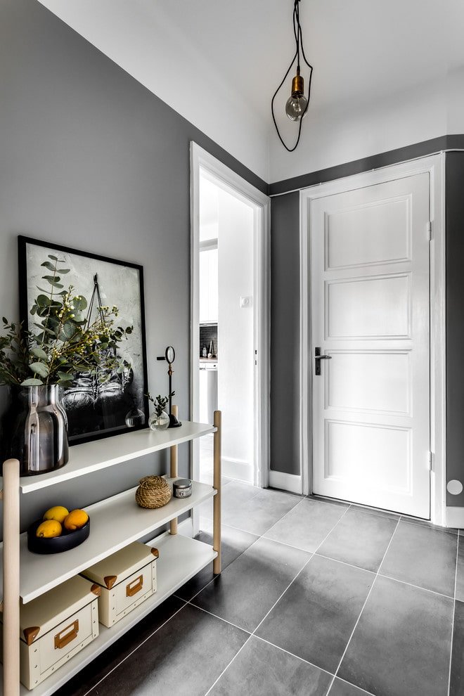 design di un corridoio grigio in stile scandinavo
