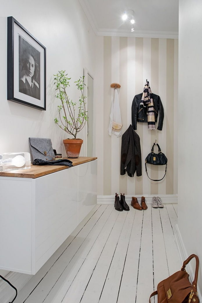 decorazione e illuminazione nel corridoio in stile scandinavo