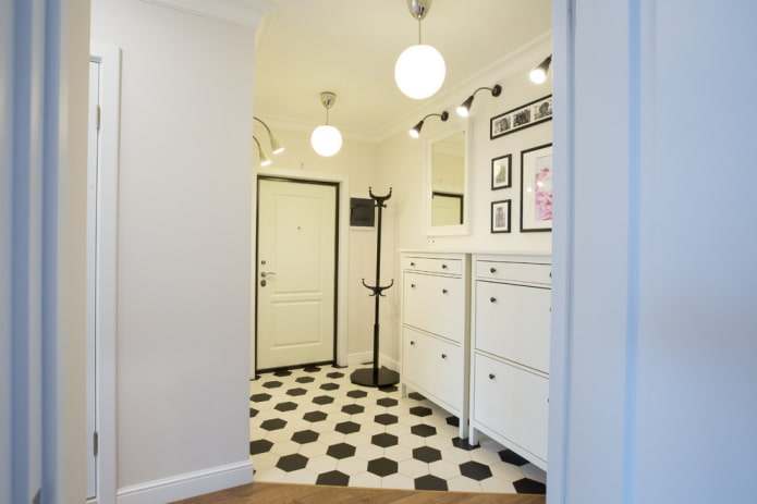decorazione e illuminazione nel corridoio in stile scandinavo