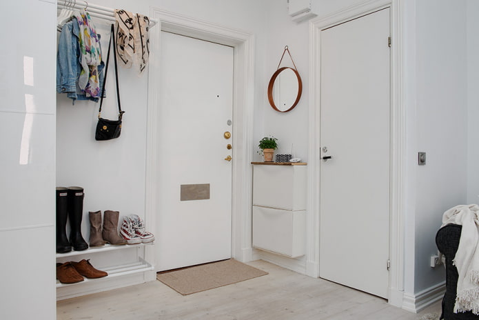 interno di un corridoio bianco in stile scandinavo