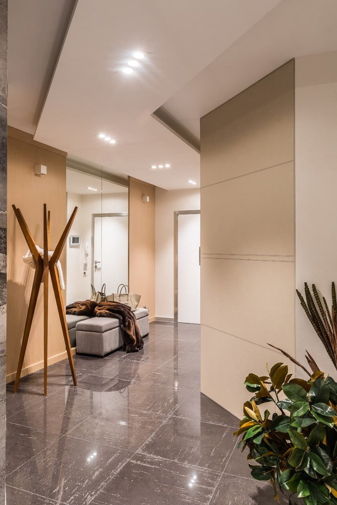 combinazione di colori del corridoio in stile high-tech