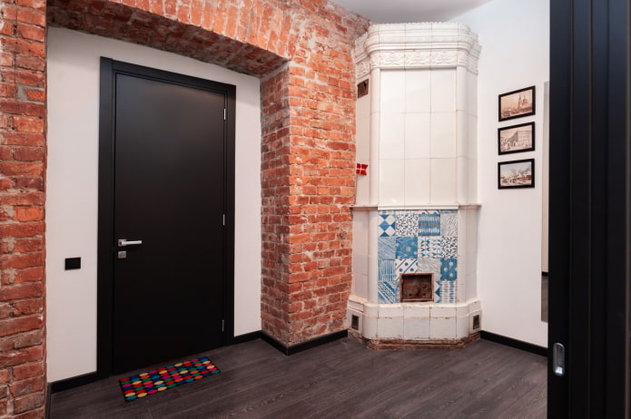 corridoio in stile loft all'interno della casa