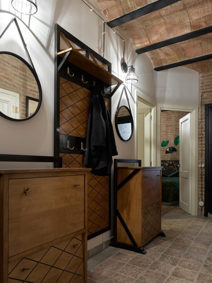 mobili all'interno del corridoio in stile industriale
