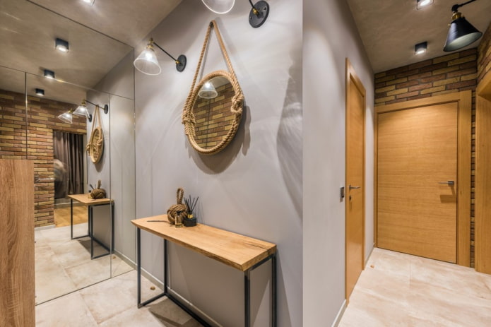 mobili all'interno del corridoio in stile industriale