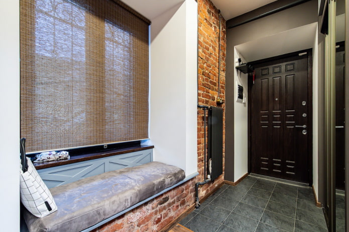 corridoio in stile loft all'interno della casa