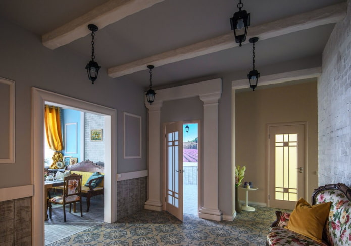 Decorazione del corridoio in stile provenzale