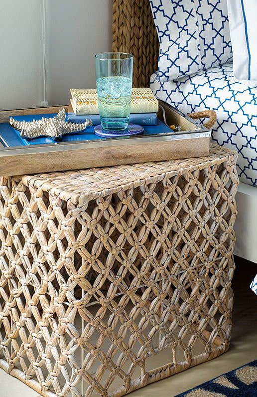 comodino in rattan