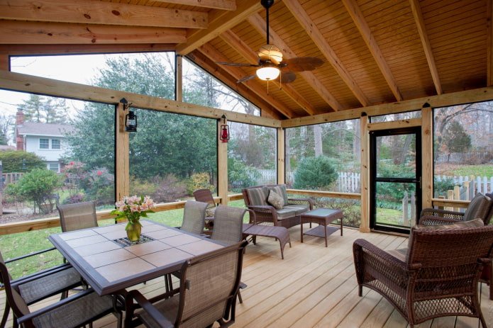 grande veranda in legno