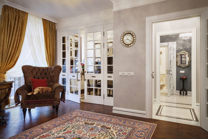 sala con due porte