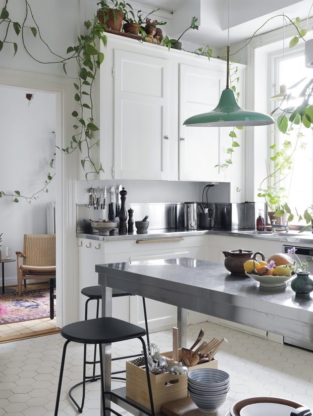 Fiori sulla credenza