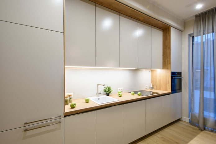 cucina lineare con colonne