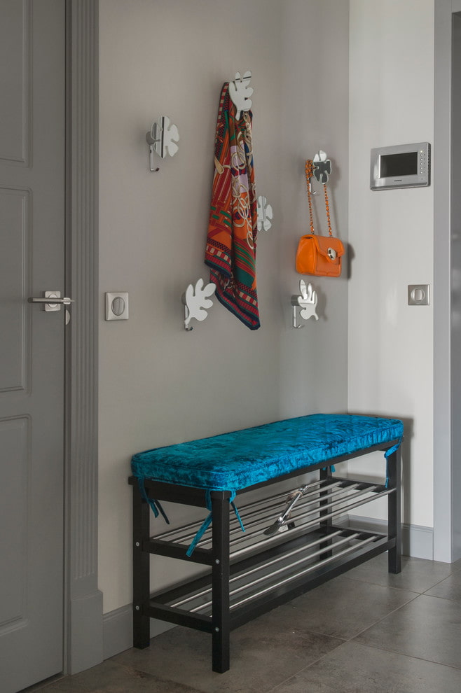 pouf all'interno del corridoio