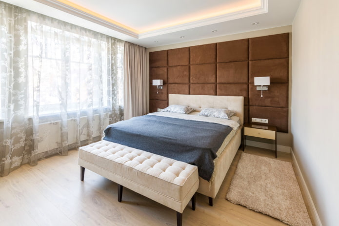 pouf da comodino nell'interno della camera da letto
