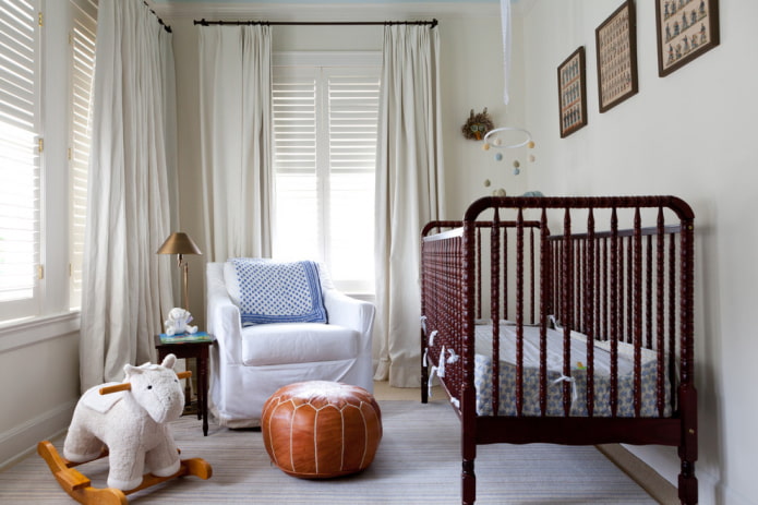 pouf in pelle nell'interno della cameretta dei bambini