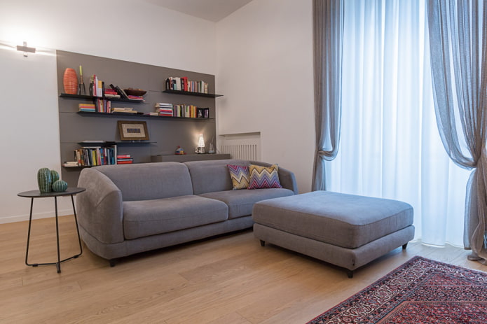 grande pouf nell'interno del soggiorno