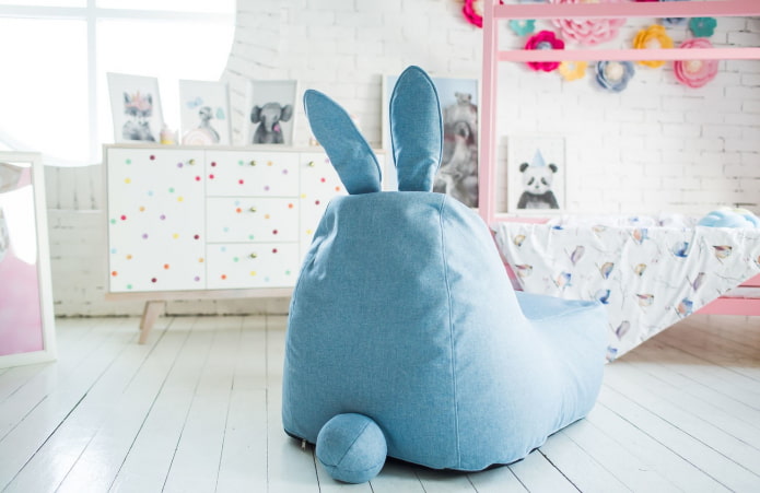 pouf all'interno della stanza di un bambino