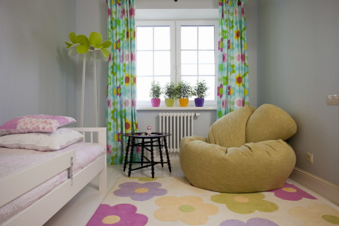 pouf all'interno della stanza di un bambino
