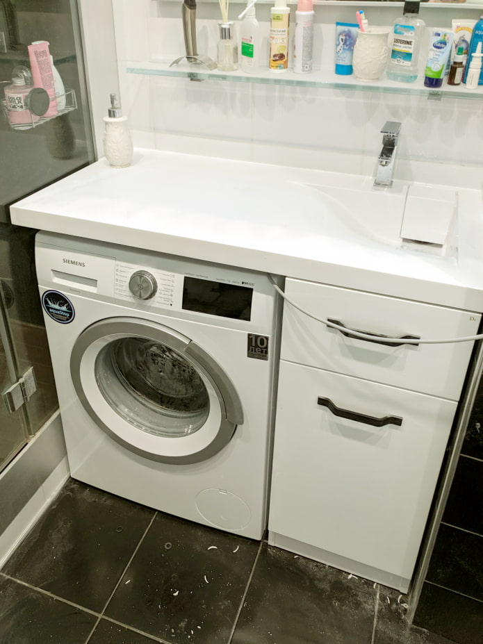 Lavabo con ala sopra la lavatrice
