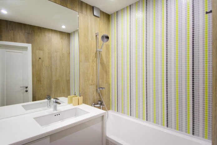 disposizione lineare delle piastrelle nel bagno