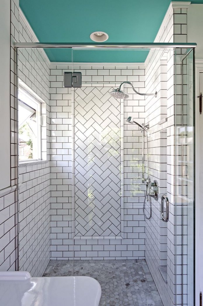 disposizione delle piastrelle sulle pareti del bagno