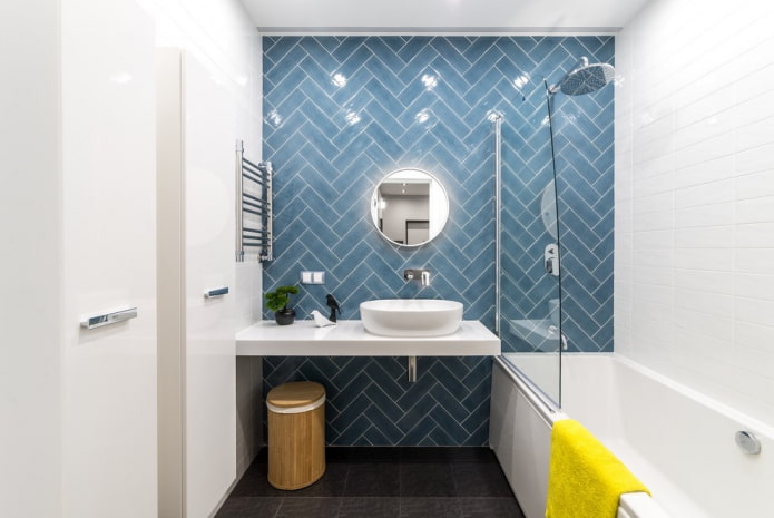 disposizione delle piastrelle sulle pareti del bagno