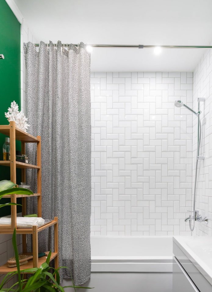 disposizione modulare delle piastrelle nel bagno